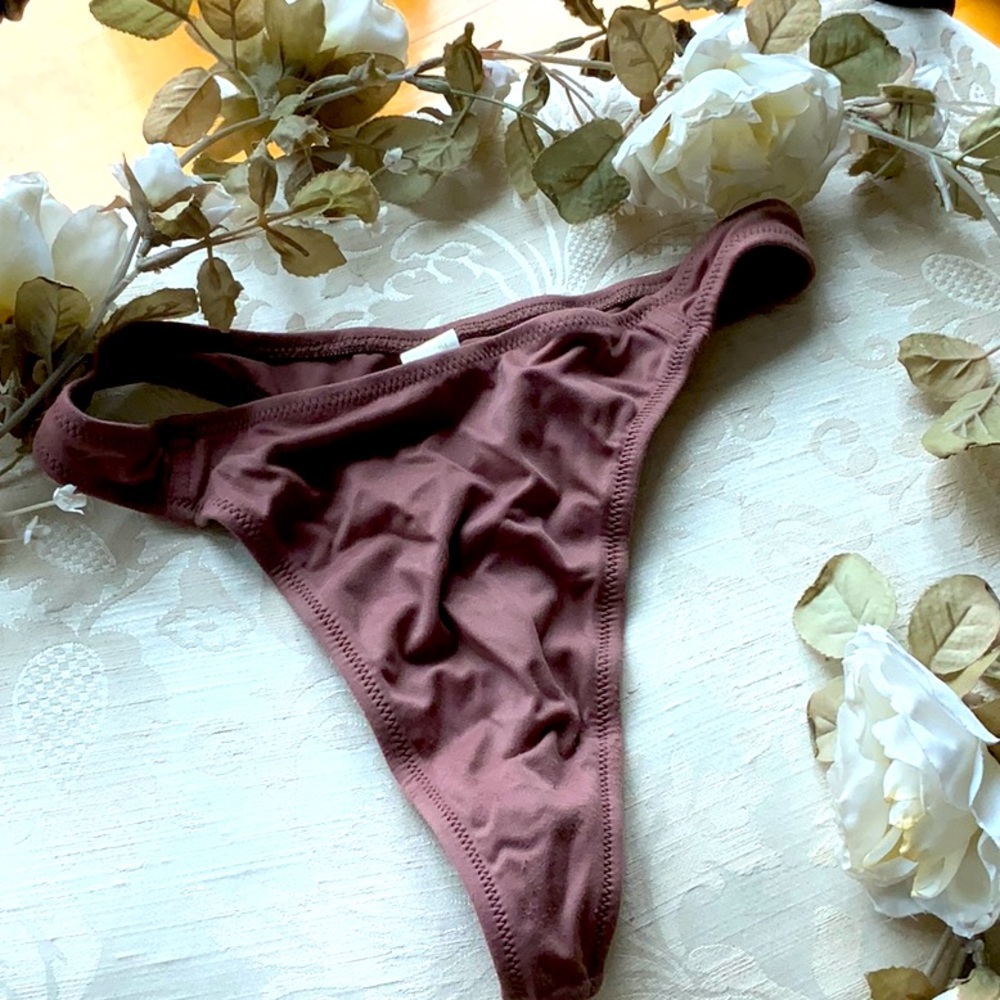 Victoria’s Secrets nude thong